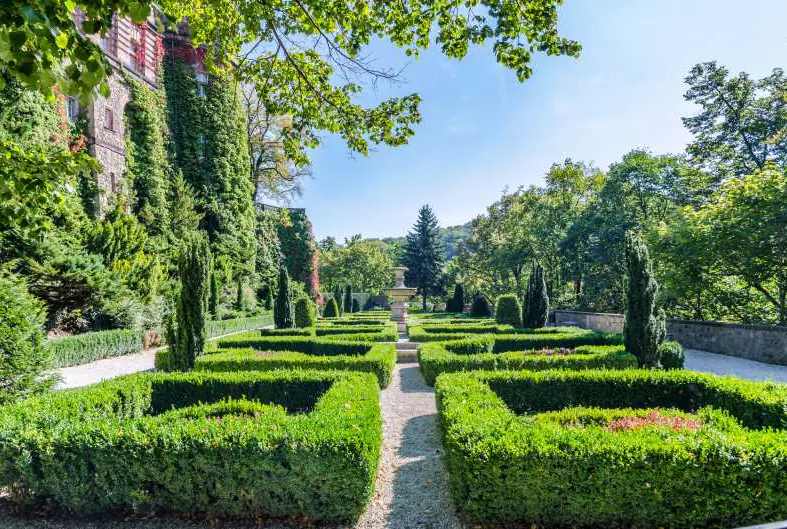 Сады<br>возле замка Ксёнж